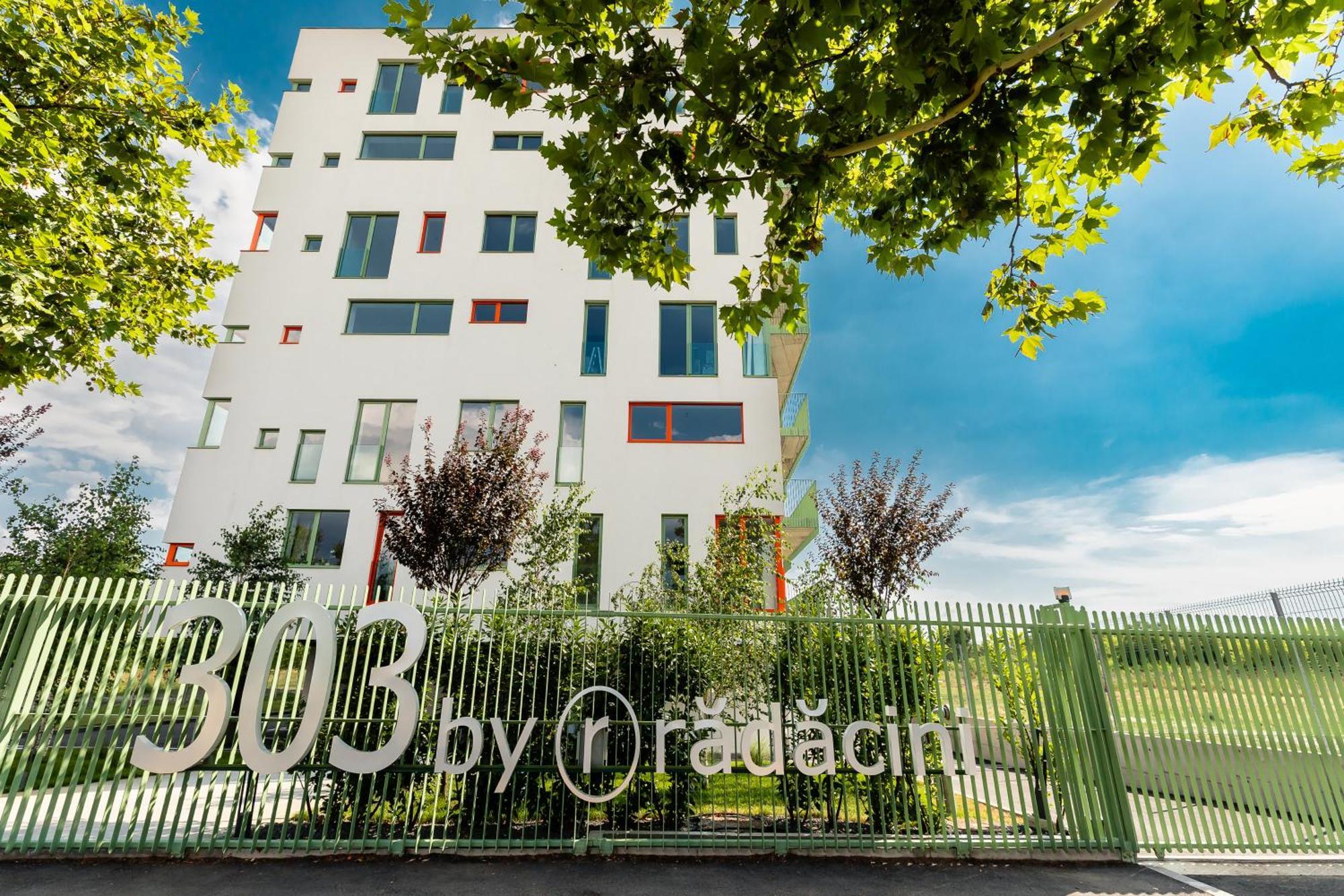 Roots One - Lakeview Escape With Balcony & Parking Bucharest Exterior photo