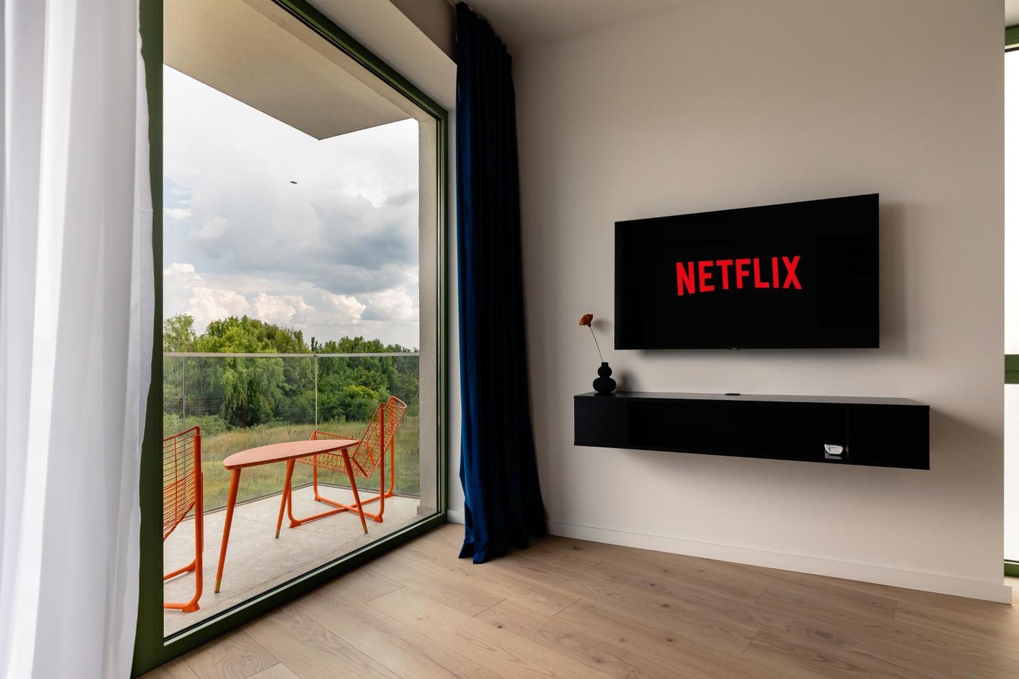 Roots One - Lakeview Escape With Balcony & Parking Bucharest Exterior photo